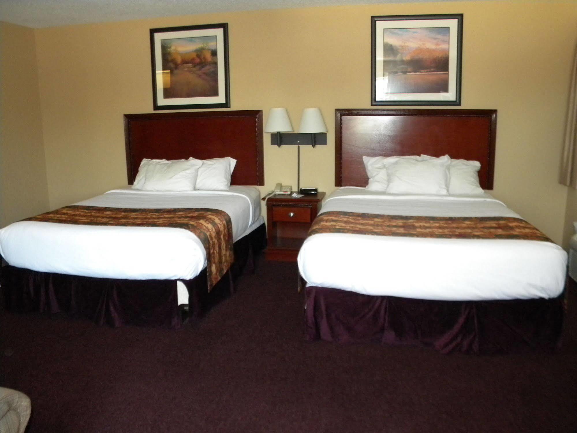 Pocahontas Inn & Suites Екстер'єр фото
