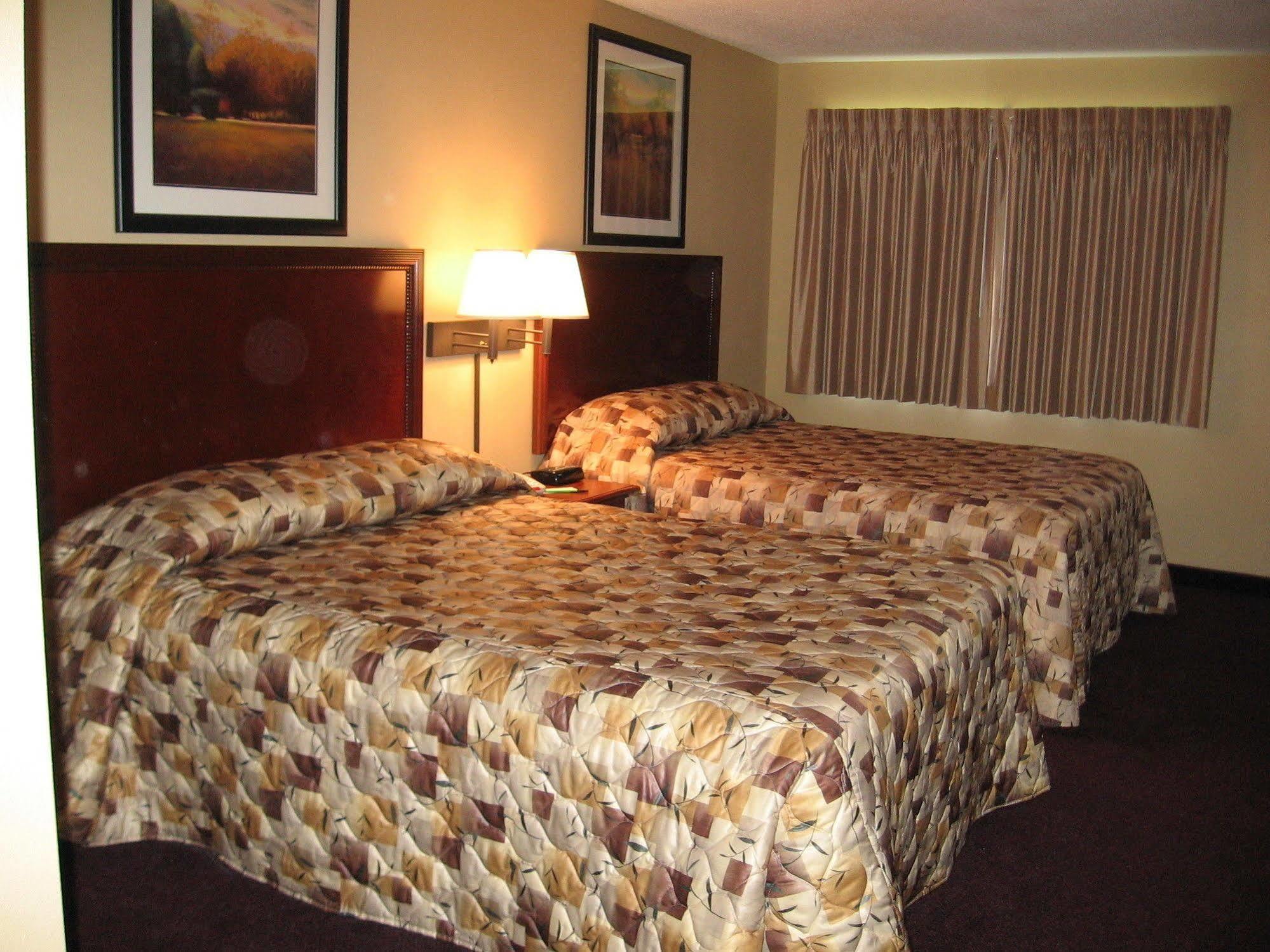 Pocahontas Inn & Suites Екстер'єр фото